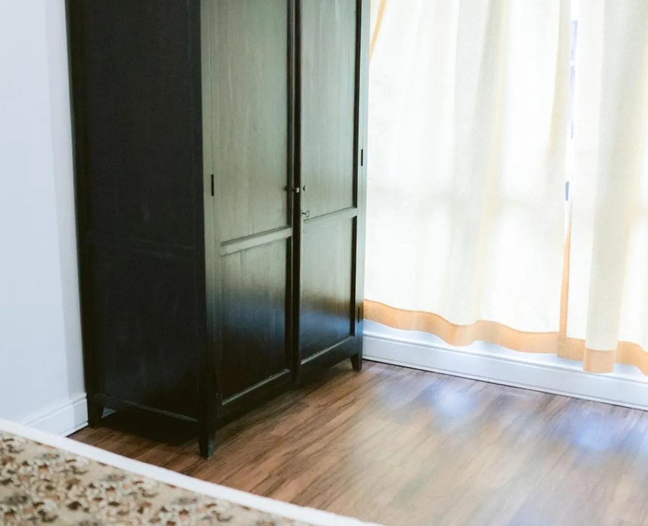Petronella English Apartment Marina Court
